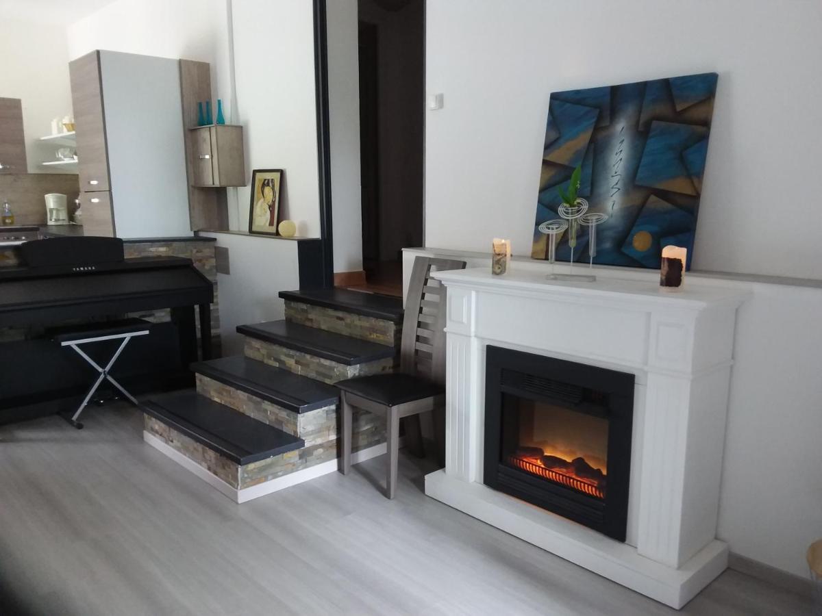 Вилла Gite De La Maison Bleue Mirandol-Bourgnounac Экстерьер фото